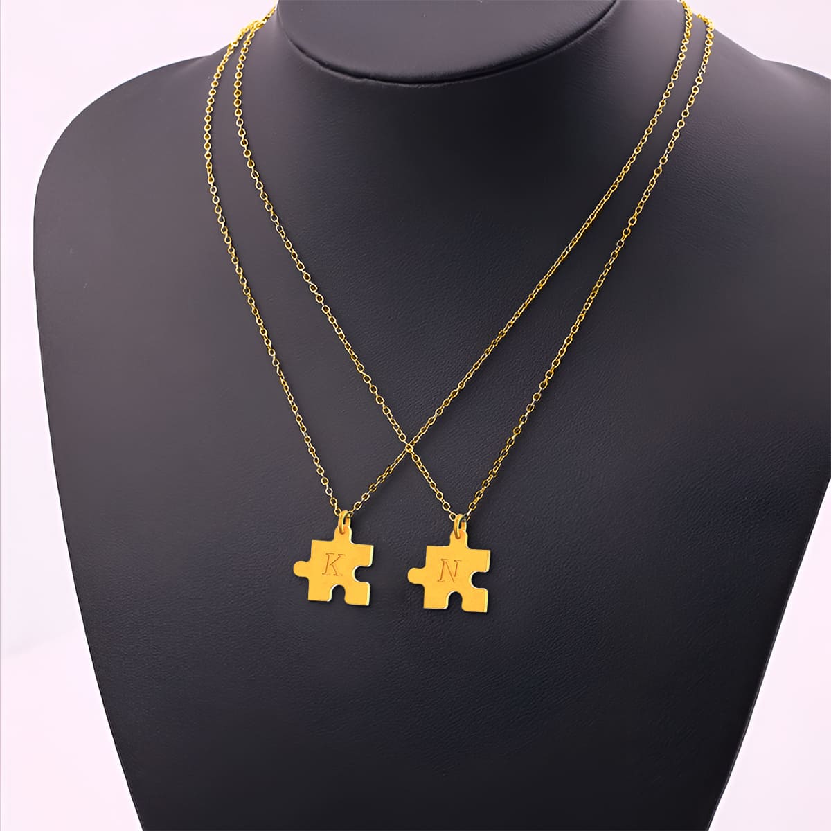 Collar con Letra Inicial de Conexión