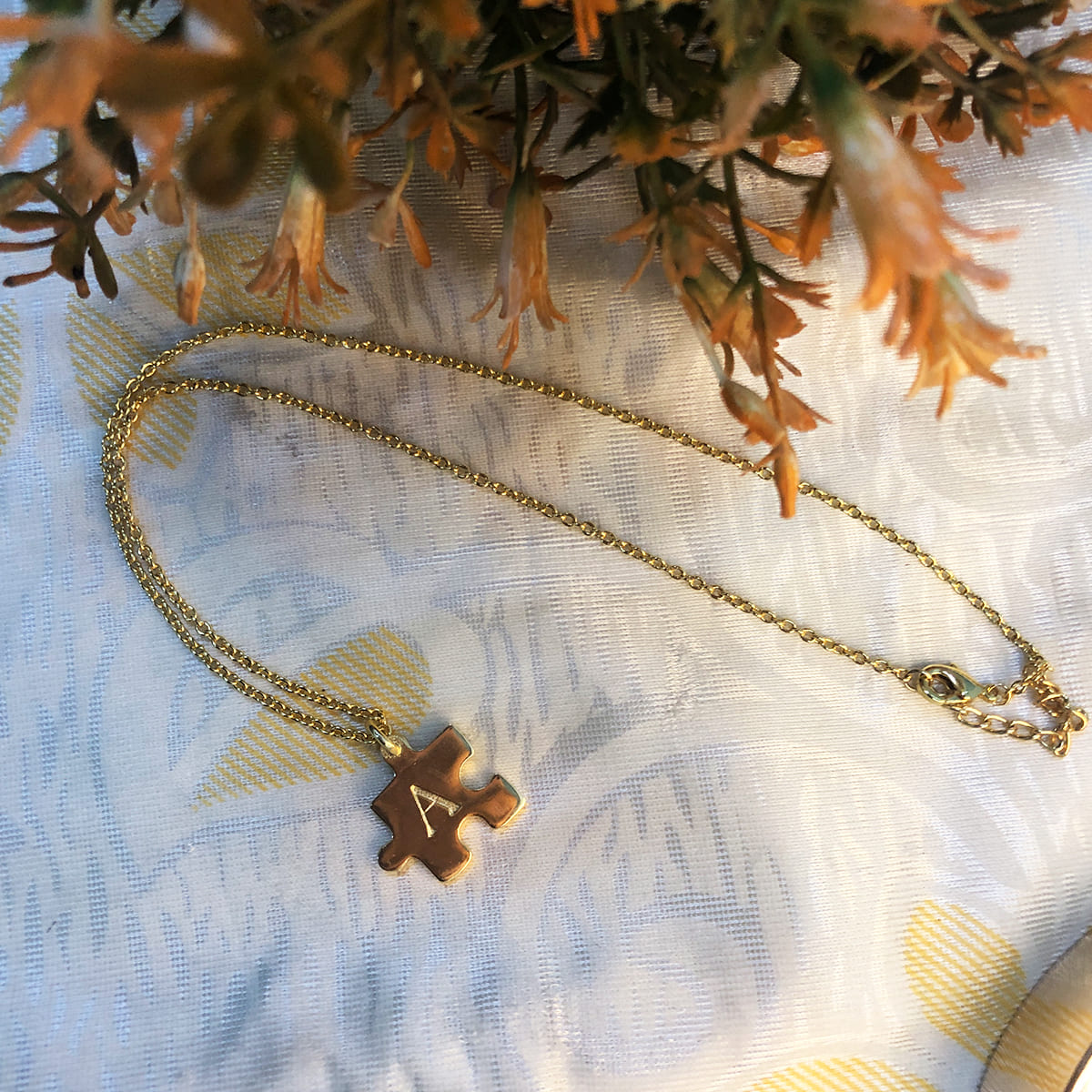 Collar con Letra Inicial de Conexión