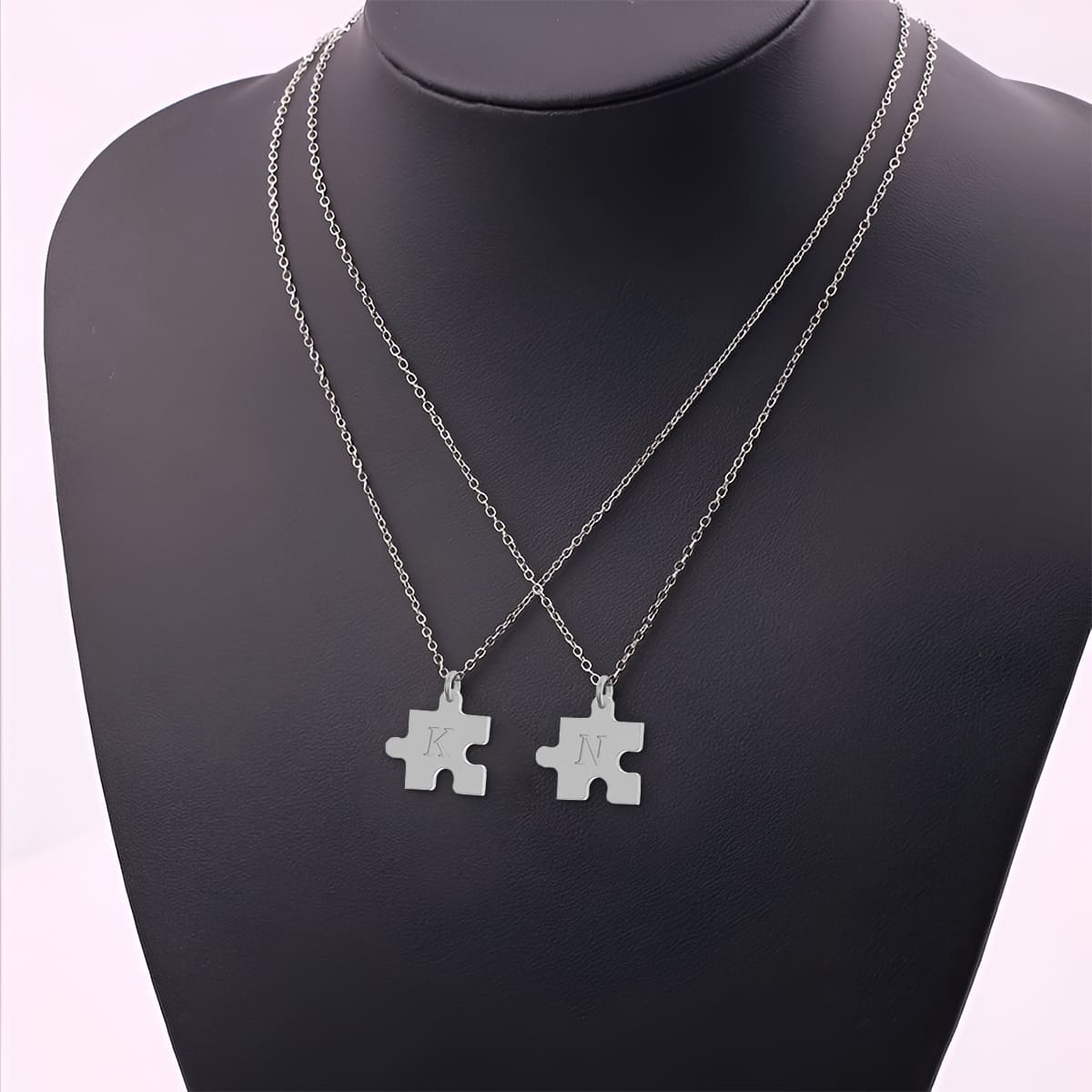 Collar con Letra Inicial de Conexión